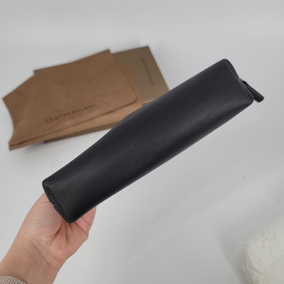 Leatherology NEW Black Onyx Zipper Pouch with Box and Dustbag - Picture 5 of 6